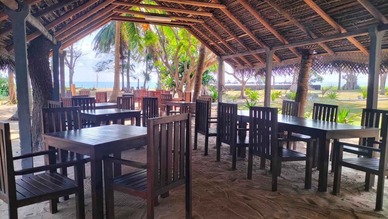Hotel Coral Bay Trincomalee Exterior photo